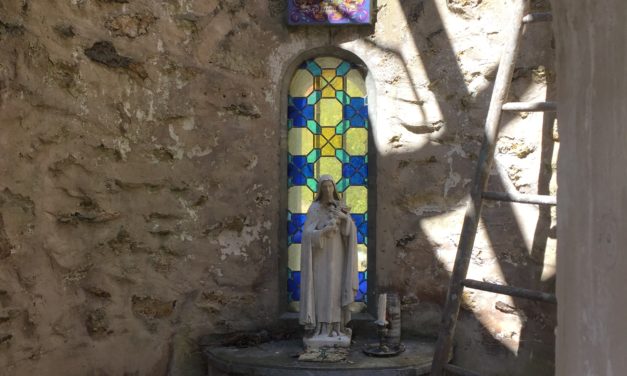 Chacun dans le secret de son cœur est allé recommander l’année 2020/2021 à Thérèse notre Sainte Patronne.